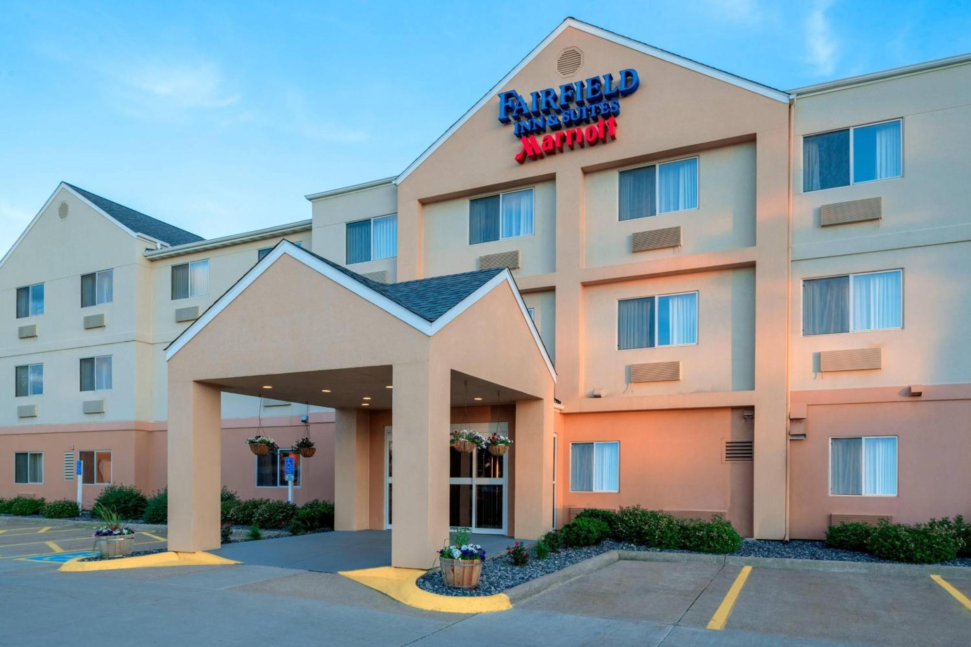 Fairfield Inn & Suites Стивенс Пойнт Экстерьер фото