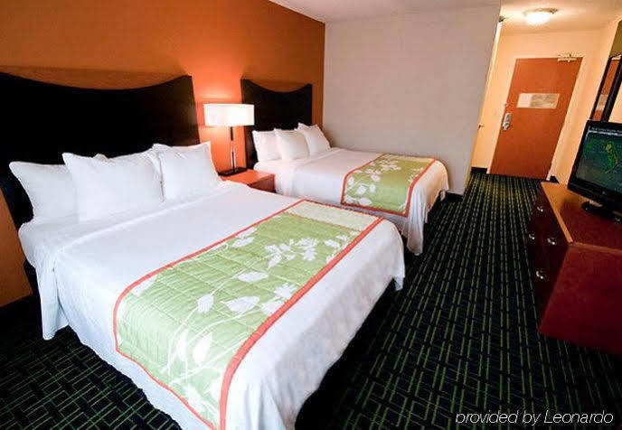 Fairfield Inn & Suites Стивенс Пойнт Экстерьер фото